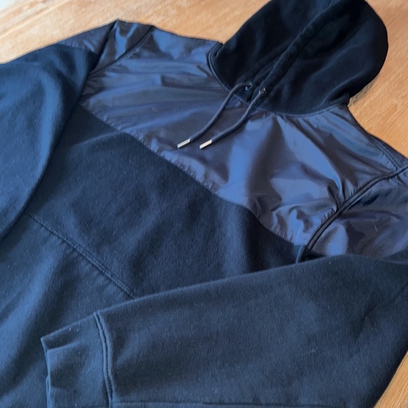 DC hoodie. Black. EUC. - Picture 2 of 5